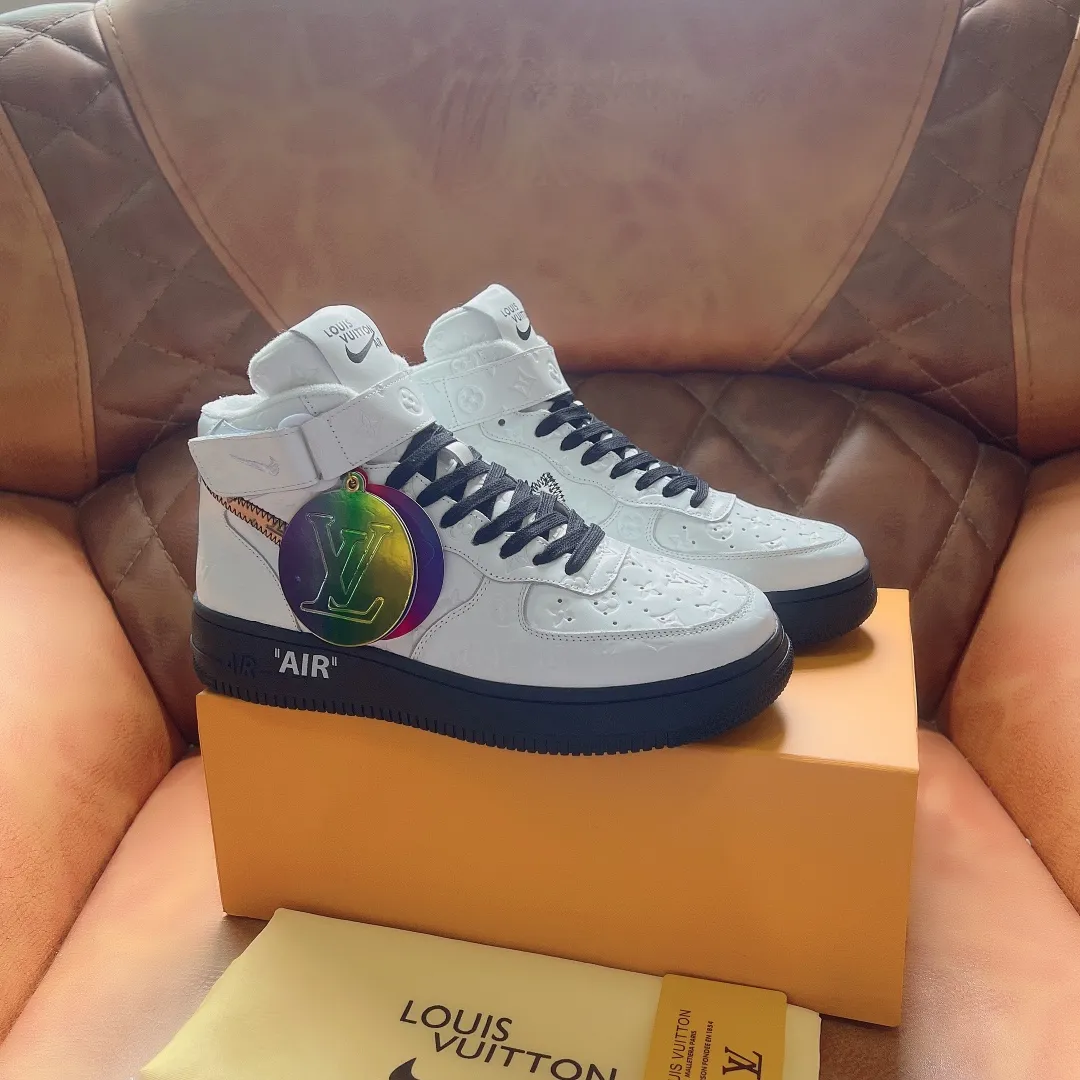P500 Loui* Vuitto* x OFF-WHITE x Nike tripartite collaboration! Trendy and cool men's high-top casual sports shoes with unrivaled color matching. The design idea basically continues the style of THE TEN. The Swoosh line and tongue label have a very familiar visual effect and are both fashionable and trendy! A must-have for fashionistas! The effect on your feet is absolutely stunning! Size: 38-45